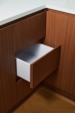 Şık bir mutfak tezgahı ve çekmece görüntü yakın bir detay