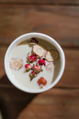 Close up hot tea on a rustic wood backgroun
