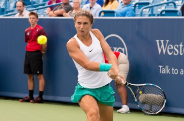 Mason, Ohio - 15 Ağustos 2016: Sara Errani 15 Ağustos 2016'da Mason, Ohio'daki Western and Southern Open'da ilk tur maçında. 
