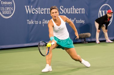 Mason, Ohio - 15 Ağustos 2016: Sara Errani 15 Ağustos 2016'da Mason, Ohio'daki Western and Southern Open'da ilk tur maçında. 