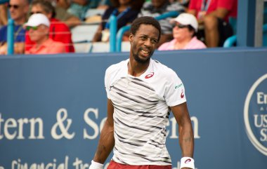 Mason, Ohio - 16 Ağustos 2016: Gael Monfils 16 Ağustos 2016'da Mason, Ohio'daki Western and Southern Open'da bir maçta. 
