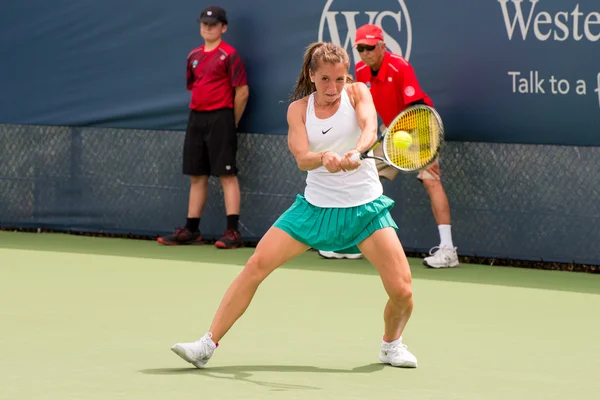 Mason, Ohio - August 16, 2016: Anikka Beck in a match at the Western and Southern Open in Mason, Ohio, on August 16, 2016. — Stock Photo, Image