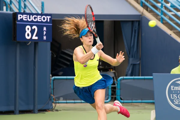 Mason, Ohio-16 augusti 2016: Alize kornett i en match på västra och södra öppna i Mason, Ohio, den 16 augusti, 2016. — Stockfoto