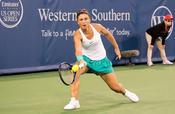 Mason, Ohio - 15 de agosto de 2016: Sara Errani en un partido de primera ronda en el Western and Southern Open en Mason, Ohio, el 15 de agosto de 2016 . — Foto de Stock