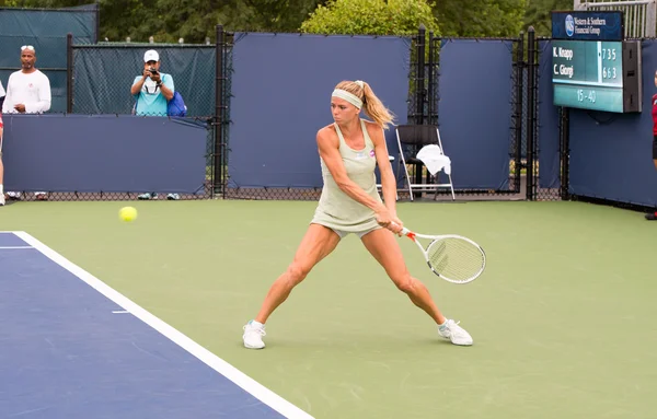 Mason, Ohio - 13 de agosto de 2016: Camila Giogi en un partido clasificatorio en el Western and Southern Open en Mason, Ohio, el 13 de agosto de 2016 . — Foto de Stock