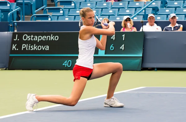 Mason, Ohio-16 augustus 2016: Karolina Pliskova in een wedstrijd in de westelijke en zuidelijke open in Mason, Ohio, op 16 augustus 2016. — Stockfoto