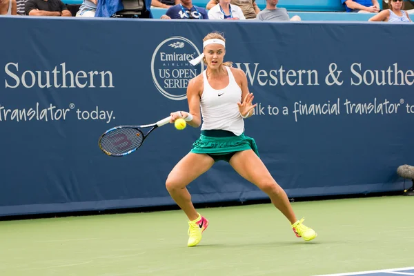 Mason, Ohio-15 sierpnia 2016: Anna Schmiedlova w pierwszej rundzie meczu w zachodniej i Południowej Open w Mason, Ohio, sierpnia 15, 2016. — Zdjęcie stockowe