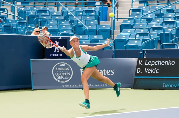 Mason, Ohio-13 augusti 2016: Donna Vekic i en kvalmatch på västra och södra öppna i Mason, Ohio, augusti 13, 2016. — Stockfoto