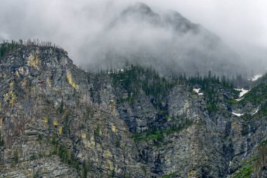 Montana 'daki Buzul Ulusal Parkı' nın dağ manzarası.