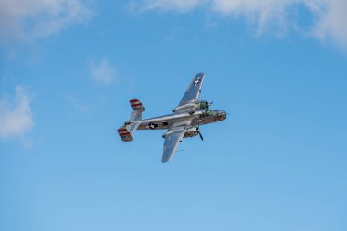 B17 bombacısı Panchito 31 Ekim 2020 'de Sanford, Florida' daki Lockheed Martin Uzay ve Hava Gösterisinde havalandı.