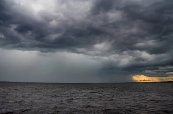 Uma Tempestade Movendo Sobre Lake Monroe Flórida — Fotografia de Stock