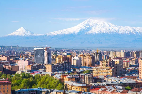5137 미터의 아라라트 아르메니아 예레반에서 바라본 것이다 눈덮인 휴화산은 성경에 — 스톡 사진