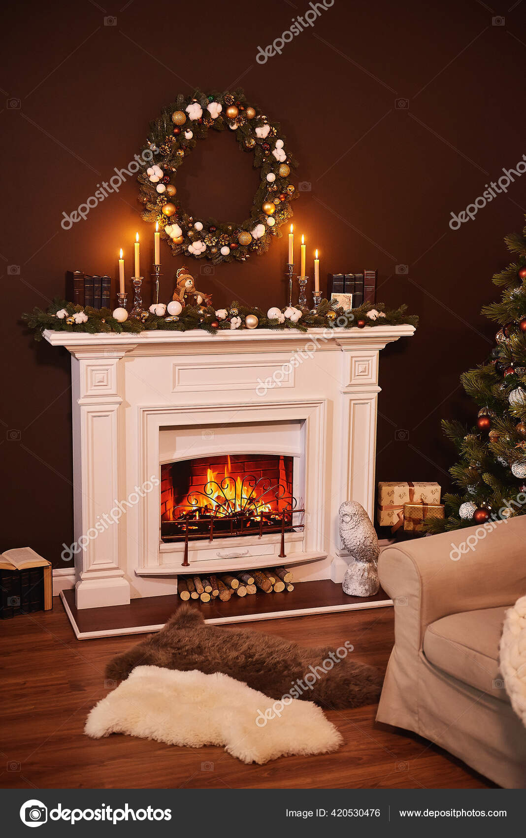 Chimenea Navidad Interior Interior Estilo Moderno Chimenea Con Árbol Navidad  — Foto de stock #420530476 © strike0, image size:1068x1700