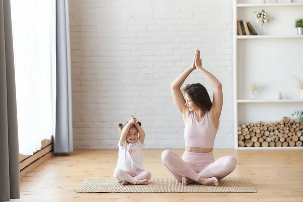 Family Mother Child Daughter Engaged Fitness Yoga Exercise Home Smiling — Stock Photo, Image