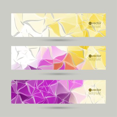 Üçgenler ve çokgen mesh ile vektör afiş kümesi.