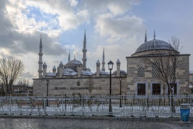 İstanbul 'daki Mavi Cami Sultanahmet Camii. İslam ve dünya mimarisinin olağanüstü bir örneği olarak kabul ediliyor..