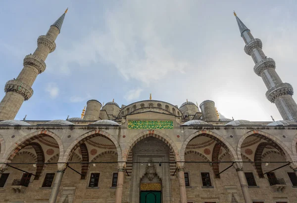 Μπλε Τζαμί Sultanahmet Camii Στην Κωνσταντινούπολη Θεωρείται Ένα Εξαιρετικό Παράδειγμα — Φωτογραφία Αρχείου