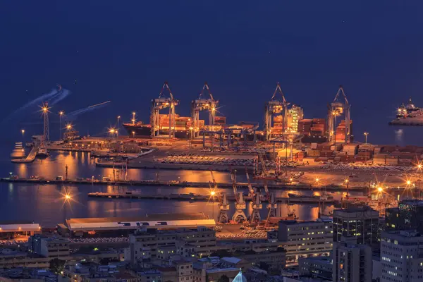 Вечерний вид на порт Хайфы — стоковое фото