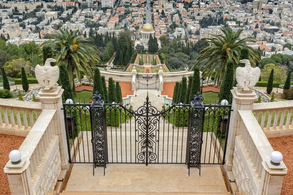 Haifa Israel 2016年1月7日 Bahai GardenとHaifaのトップビュー — ストック写真