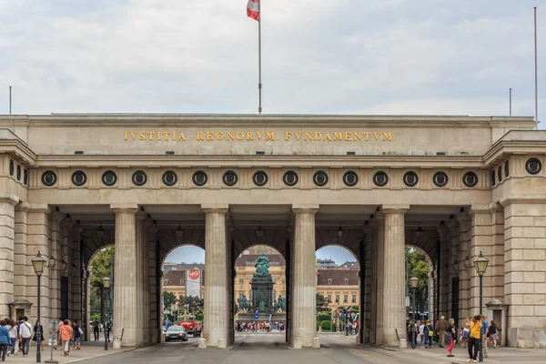 Porte du palais de Hofburg à Vienne — Photo