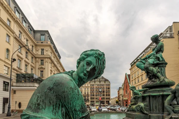 Доннербруннен фонтан в стиле барокко — стоковое фото