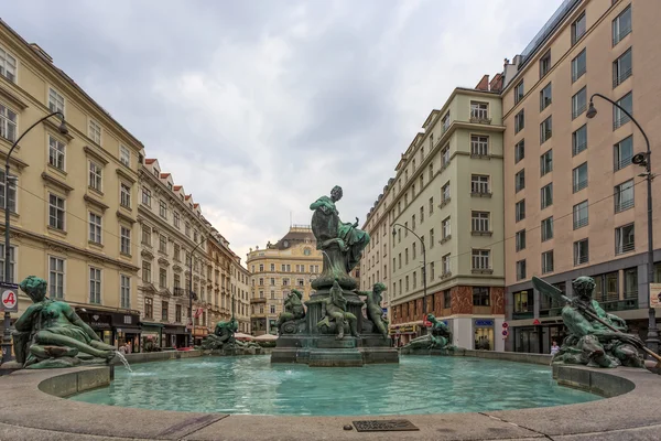 Donnerbrunnen is a Baroque fountain — Stock Photo, Image