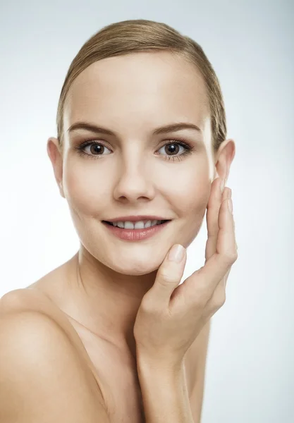 Retrato de belleza de una joven . — Foto de Stock