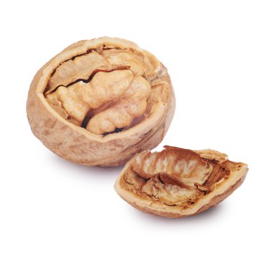 kırık ceviz izole