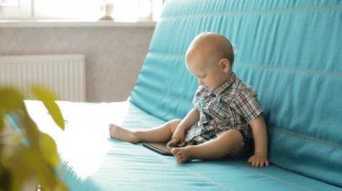 tablet Pc ile erkek bebek