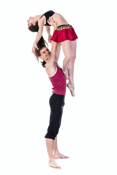 Comprimento total de jovem casal de balé dançando no fundo branco — Fotografia de Stock