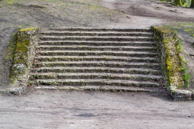 Eski vintage taş merdiven yol