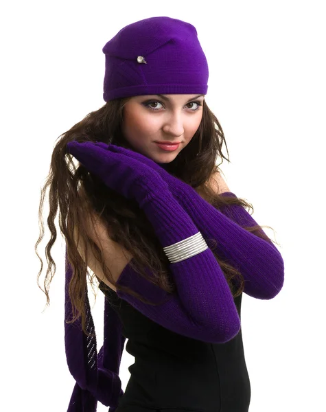 Prendas de punto. mujer joven con gorra de invierno — Foto de Stock