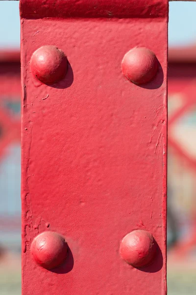 旧的红色金属背景与铆钉 — 图库照片