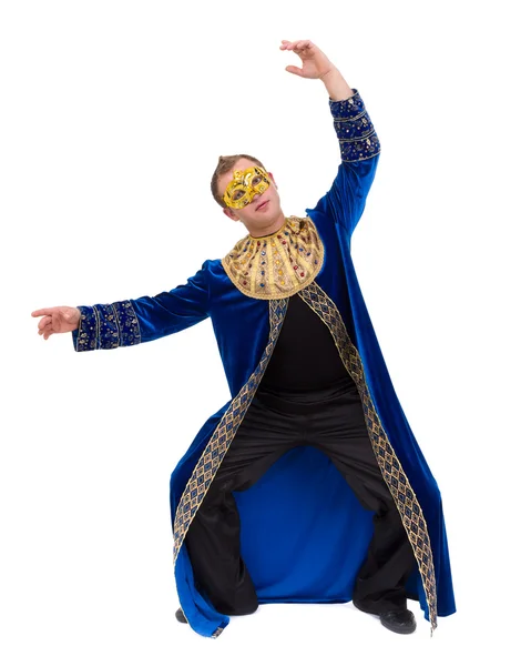 Карнавальный танцор в маске танцует, изолированный на белом — стоковое фото