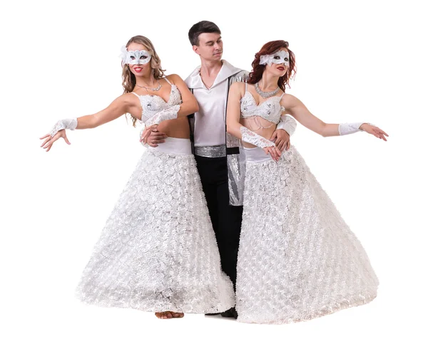 Tres bailarines de carnaval con una máscara bailando, aislados en blanco — Foto de Stock