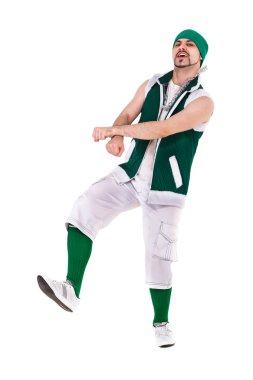 Göl kenarında beyaz dans komik cüce gibi giyinmiş dostça adam