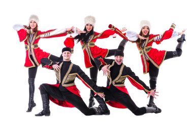 bir halk Kafkas highlander kostümleri giyen dansçı takım
