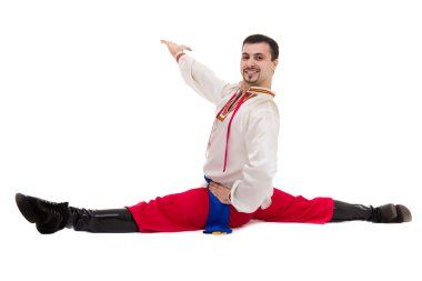 karşı izole beyaz boşaltmak ile poz halk kostüm giyen genç adam