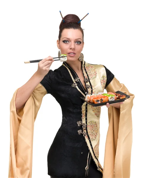 Mujer en vestido de oro tradicional con comida oriental — Foto de Stock