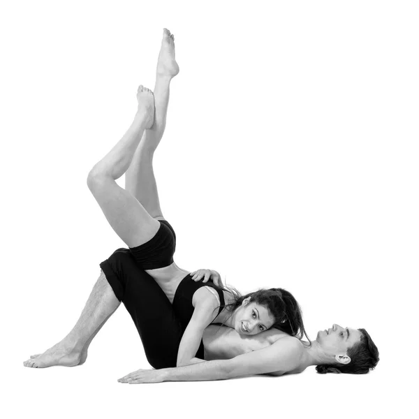 Άχρωμο πορτρέτο ζευγάρι άνδρα και γυναίκας άσκηση γυμναστήριο χορό σε άσπρο φόντο — Φωτογραφία Αρχείου