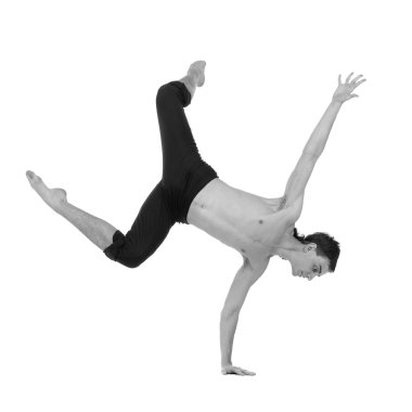 genç ve şık modern bale dansçısı atlama renksiz portresi