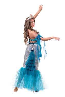 Karnaval dansçı Kadın kılığında, bir deniz kızı izole gibi beyaz giyinmiş