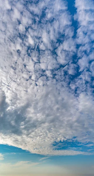 Fantastiques Nuages Doux Contre Ciel Bleu Composition Naturelle — Photo