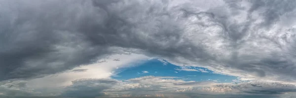 Fantastiche Nuvole Morbide Contro Cielo Blu Composizione Naturale — Foto Stock