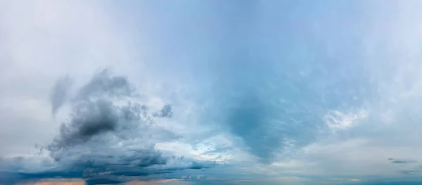 Fantásticas Nuvens Suaves Contra Céu Azul Composição Natural — Fotografia de Stock