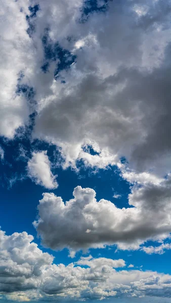 Fantastiche Nuvole Morbide Contro Cielo Blu Composizione Naturale — Foto Stock