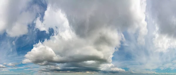 Fantásticas Nubes Suaves Contra Cielo Azul Composición Natural — Foto de Stock