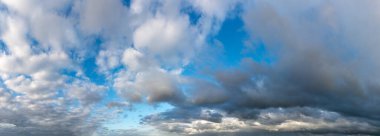 Fantastik kara bulutlar, gökyüzü manzarası