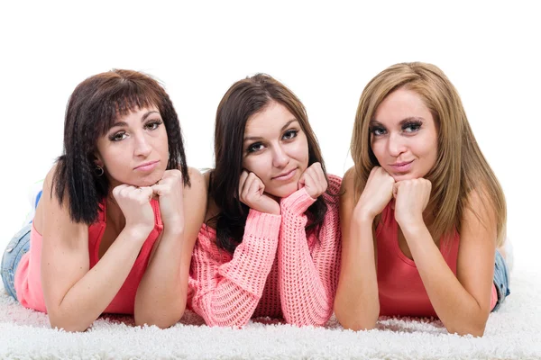 Tres hermosas mujeres jóvenes posando —  Fotos de Stock