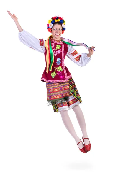 Όμορφο κορίτσι που χορεύει στην ουκρανική πολωνική ρούχα εθνική, παραδοσιακή φορεσιά ευτυχισμένη χαμόγελο, πλήρους μήκους πορτραίτο απομονωθεί — Φωτογραφία Αρχείου